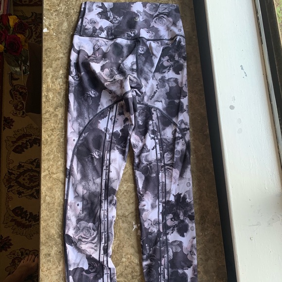 Lululemon Wunder Under leggings - Picture 5 of 5